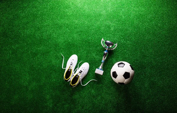 Futbol topu, botlar ve kupa — Stok fotoğraf